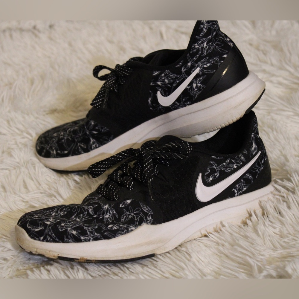 Nike Black & White spring Trainers